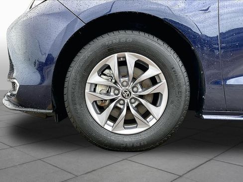 Certified 2024 Toyota Sienna XLE FWD image 11