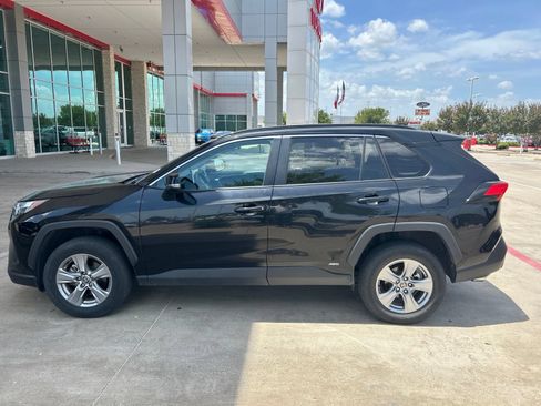 Used 2024 Toyota RAV4 LE AWD/4WD image 18
