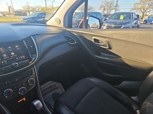 Used 2021 Chevrolet Trax LT w/ LT Convenience Package image 10