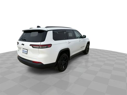 Used 2025 Jeep Grand Cherokee L Altitude image 8