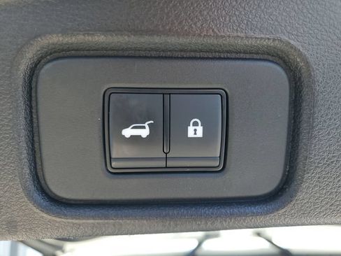 Certified 2024 Nissan Pathfinder Platinum w/ Black Appearance Package FWD image 11