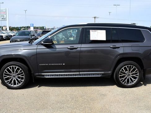 Used 2022 Jeep Grand Cherokee L Summit AWD/4WD image 5