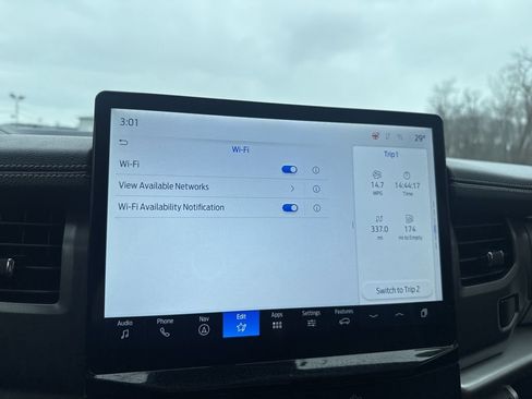 Used 2024 Ford Expedition XLT image 26