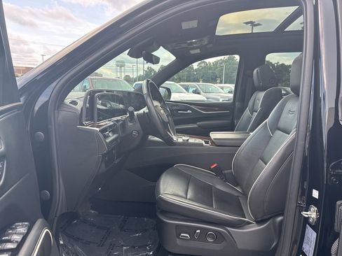 Used 2021 Cadillac Escalade Premium Luxury image 11