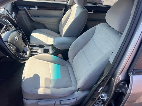 Used 2014 Kia Sorento LX AWD/4WD image 11