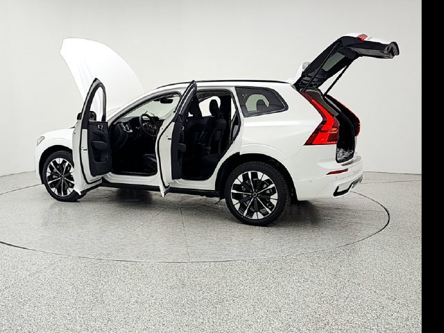 New 2026 Volvo XC60 T8 Plus w/ Climate Package AWD/4WD image 12
