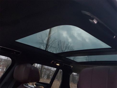 Used 2025 Land Rover Range Rover Autobiography image 8