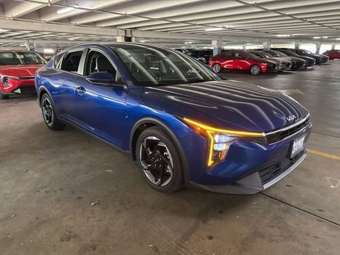 Certified 2025 Kia K4 EX image 3