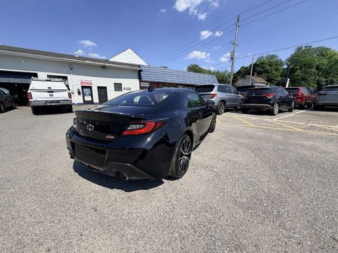 Used 2025 Toyota GR86 RWD image 18