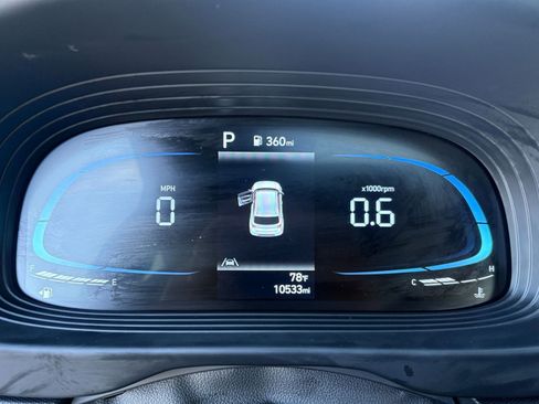 Used 2025 Hyundai Venue SEL image 40