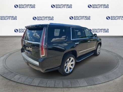 Used 2019 Cadillac Escalade Luxury AWD/4WD image 7