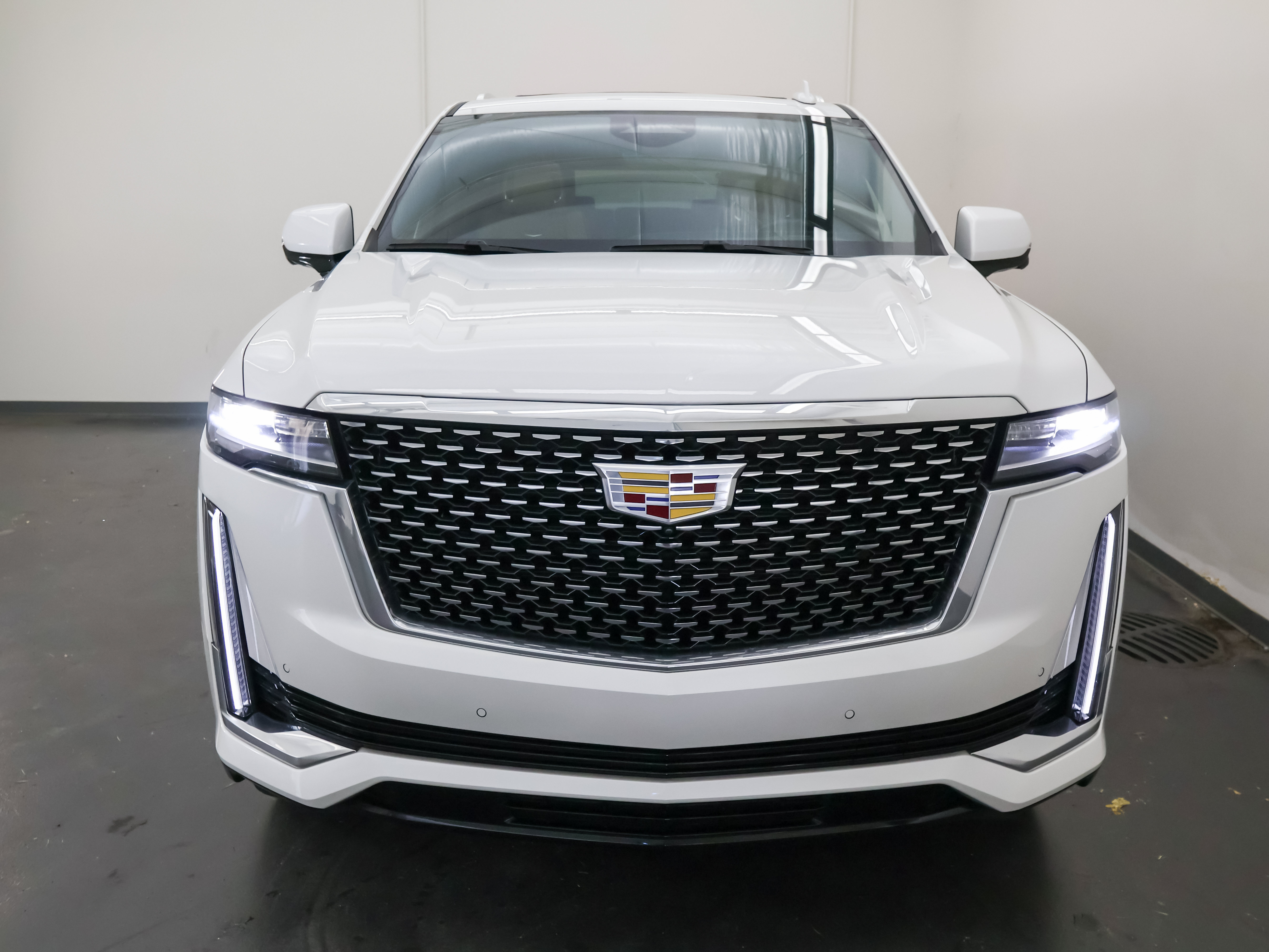 Used 2024 Cadillac Escalade Premium Luxury w/ Performance Package AWD/4WD image 8