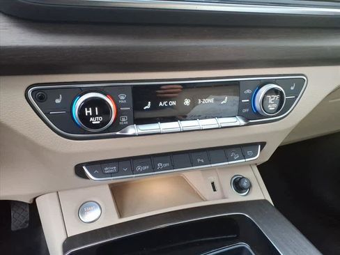 Used 2023 Audi Q5 2.0T Premium w/ Convenience Package image 23
