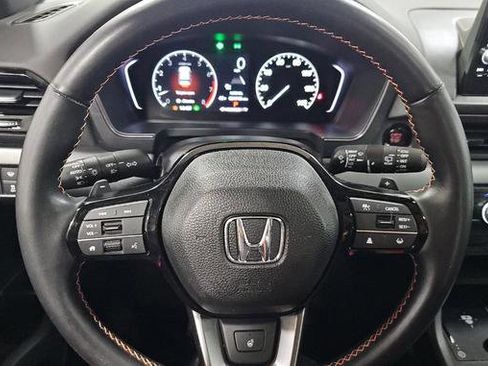 Used 2025 Honda Pilot TrailSport image 7