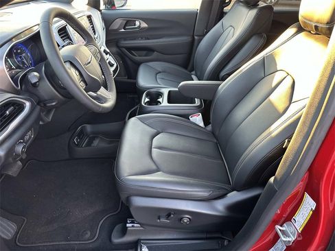 New 2026 Chrysler Pacifica Select image 14