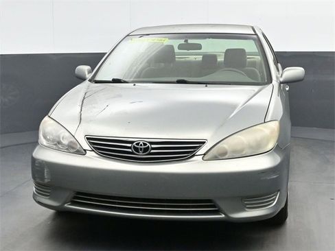 Used 2005 Toyota Camry LE image 3
