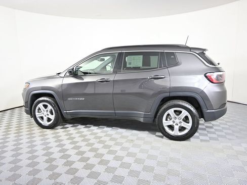 Used 2023 Jeep Compass Latitude w/ Convenience Group AWD/4WD image 3