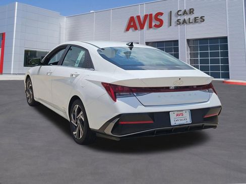 Used 2025 Hyundai Elantra SEL FWD image 3