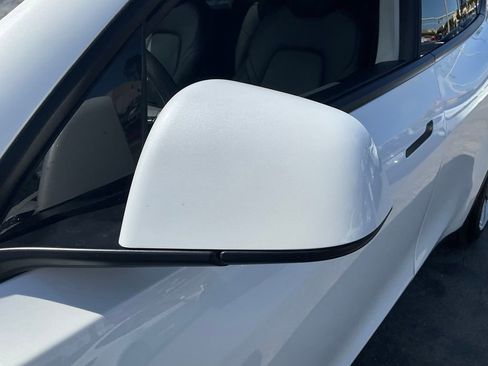 Used 2021 Tesla Model Y Long Range image 92
