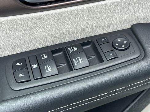 Used 2024 Chrysler Voyager LX image 12