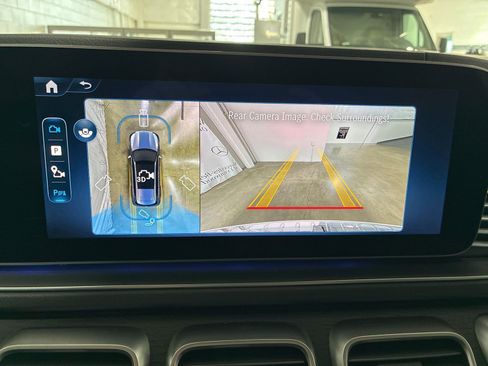 New 2026 Mercedes-Benz GLS 580 4MATIC image 14