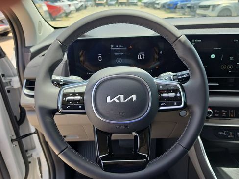 New 2026 Kia Carnival EX FWD image 30