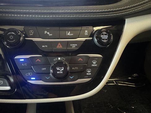 Used 2024 Chrysler Pacifica Touring-L w/ Road Tripper Package AWD/4WD image 19