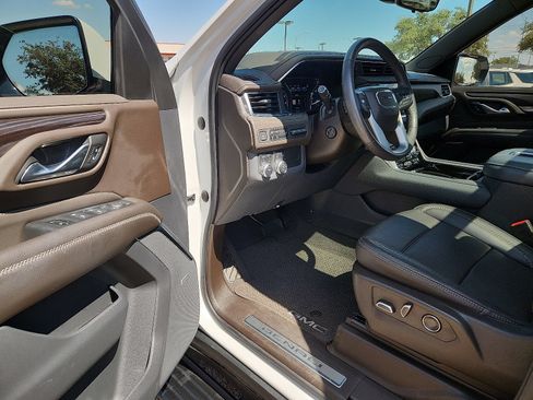 Used 2021 GMC Yukon Denali w/ Denali Premium Package AWD/4WD image 13