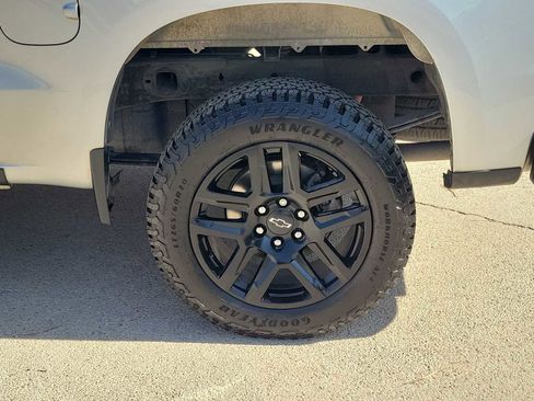 Used 2022 Chevrolet Silverado 1500 Custom Trail Boss w/ LPO, Dark Essentials Package image 4