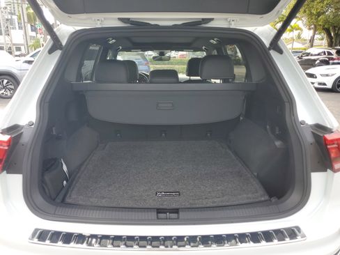 Certified 2022 Volkswagen Tiguan SEL R-Line image 12