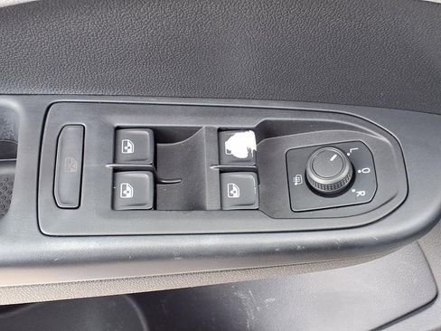 Used 2022 Volkswagen Taos SE image 15