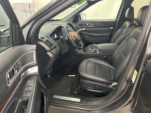 Used 2019 Ford Explorer Limited w/ Class III Trailer Tow Package image 10