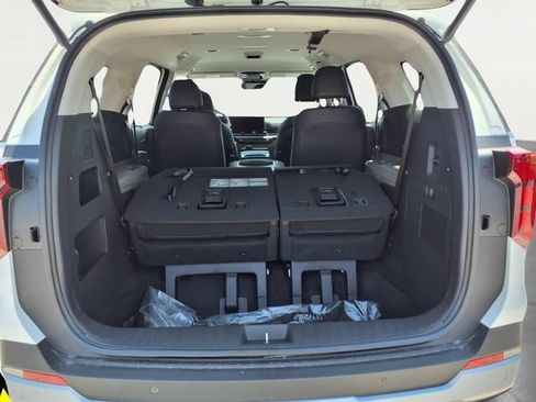 New 2026 Kia Carnival EX FWD image 23