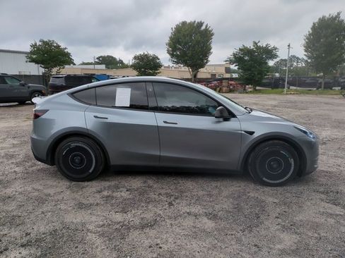 Used 2024 Tesla Model Y Performance AWD/4WD image 4