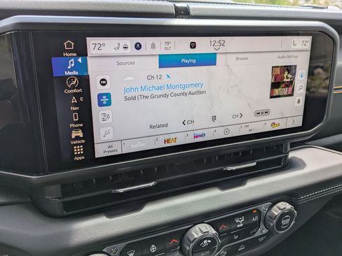 New 2025 Jeep Gladiator Sport image 17