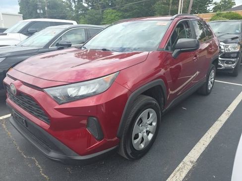 Used 2019 Toyota RAV4 LE FWD image 1