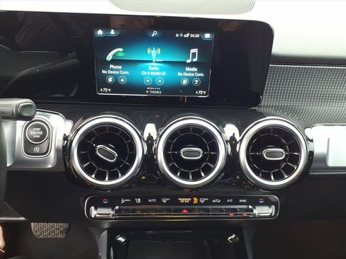 Used 2021 Mercedes-Benz GLB 250 4MATIC image 7