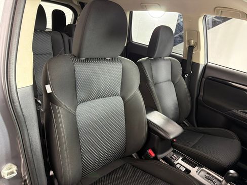 Used 2020 Mitsubishi Outlander ES image 26