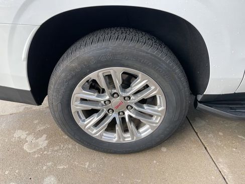 Used 2021 GMC Yukon XL SLT image 25