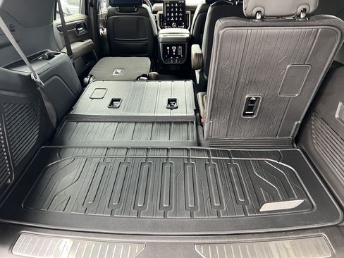 Used 2025 GMC Yukon Denali Ultimate AWD/4WD image 19