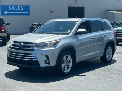 Used 2017 Toyota Highlander Limited AWD/4WD image 9