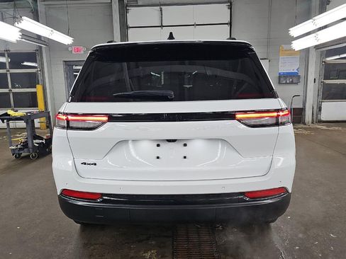 Used 2024 Jeep Grand Cherokee Altitude image 5