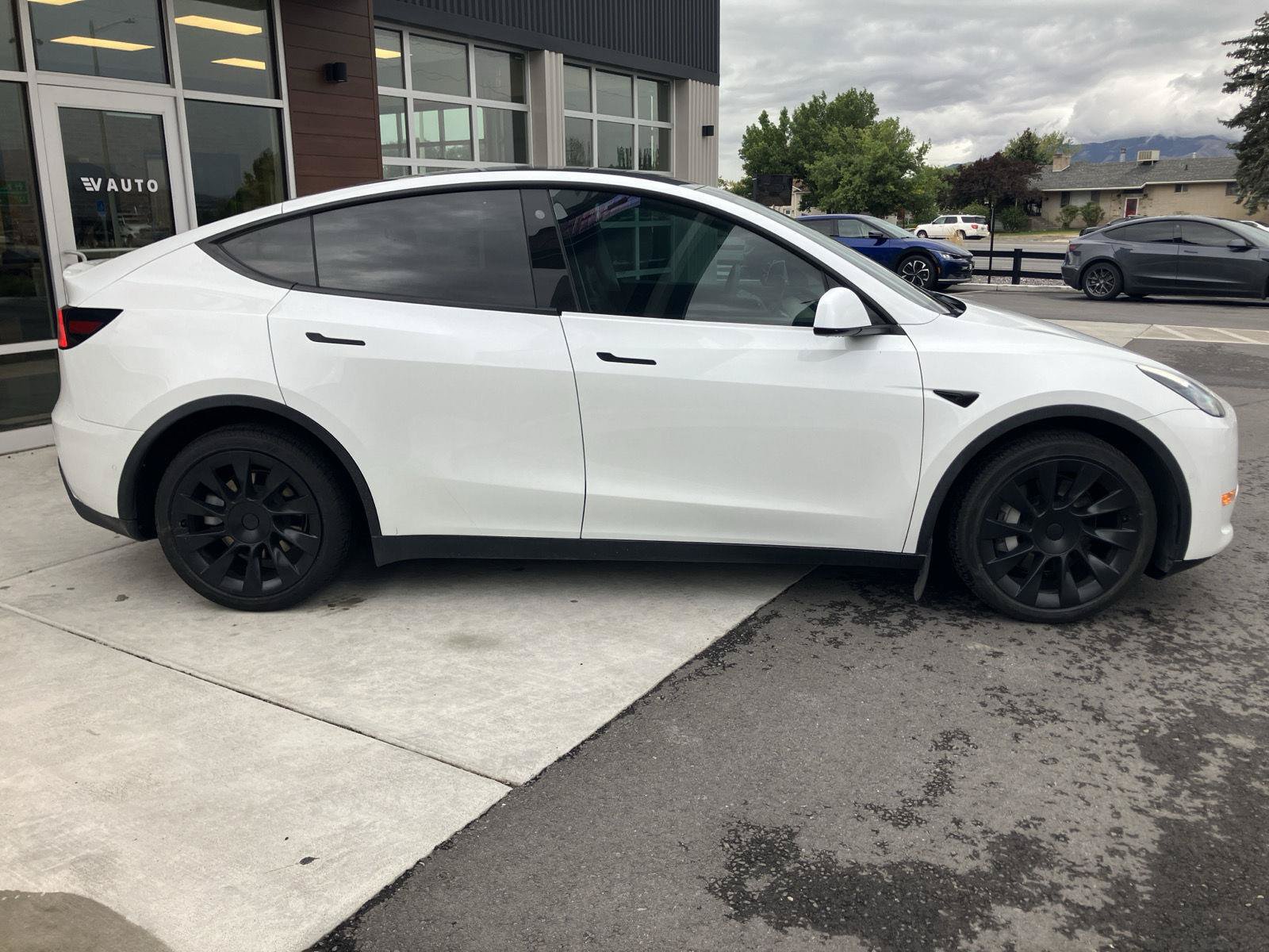 Used 2022 Tesla Model Y Long Range AWD/4WD image 9