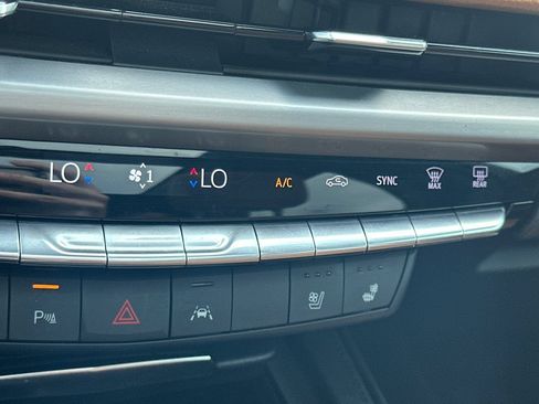 Used 2025 Cadillac XT4 Sport w/ LPO, Onyx Lite Package FWD image 30