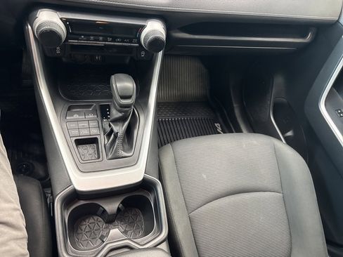 Used 2019 Toyota RAV4 LE image 6