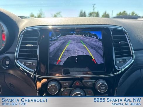 Used 2019 Jeep Grand Cherokee Altitude AWD/4WD image 21
