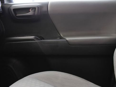 Used 2020 Toyota Tacoma SR AWD/4WD image 18
