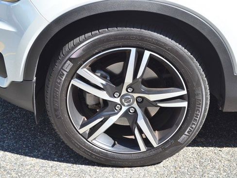 Used 2022 Volvo XC40 T5 R-Design w/ Climate Package image 13