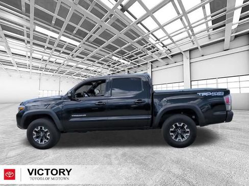 Used 2021 Toyota Tacoma TRD Off-Road w/ TRD Premium Off Road Package AWD/4WD image 5