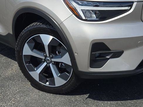Used 2024 Volvo XC40 B5 Plus AWD/4WD image 3